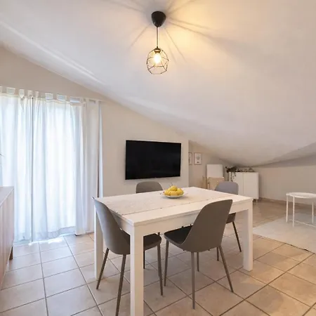 Ficus Rosa - Apartment Pineto